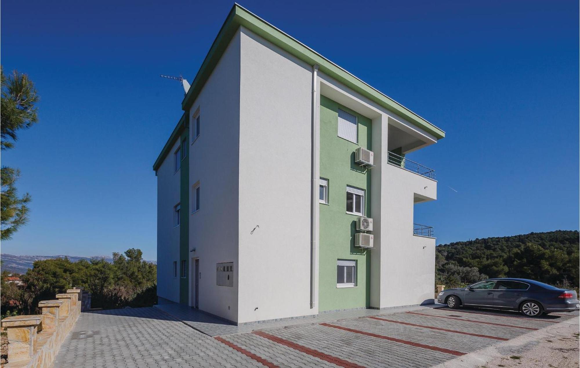 Amazing Apartment In Saldun With Wifi Trogir Zewnętrze zdjęcie