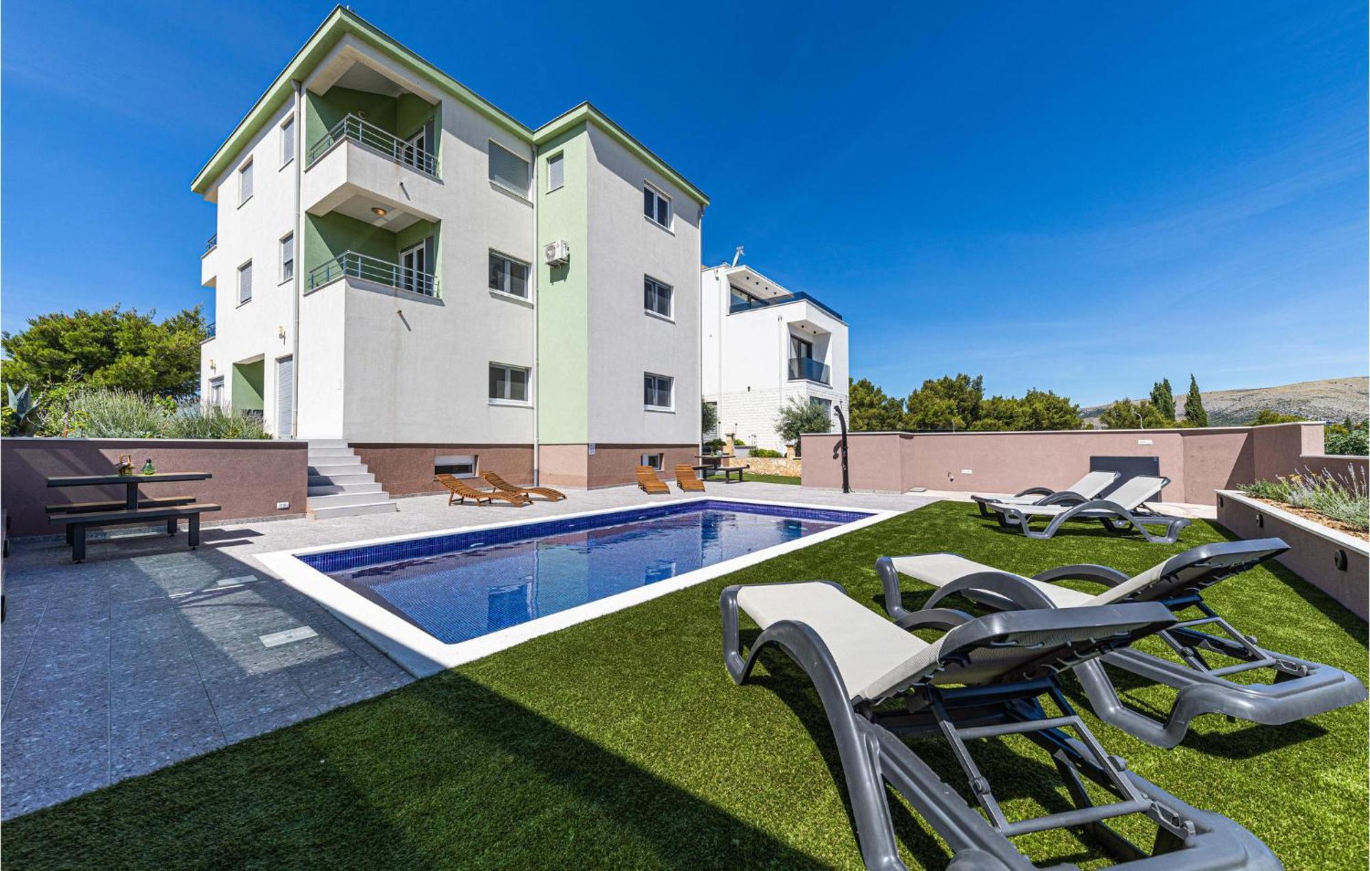 Amazing Apartment In Saldun With Wifi Trogir Zewnętrze zdjęcie