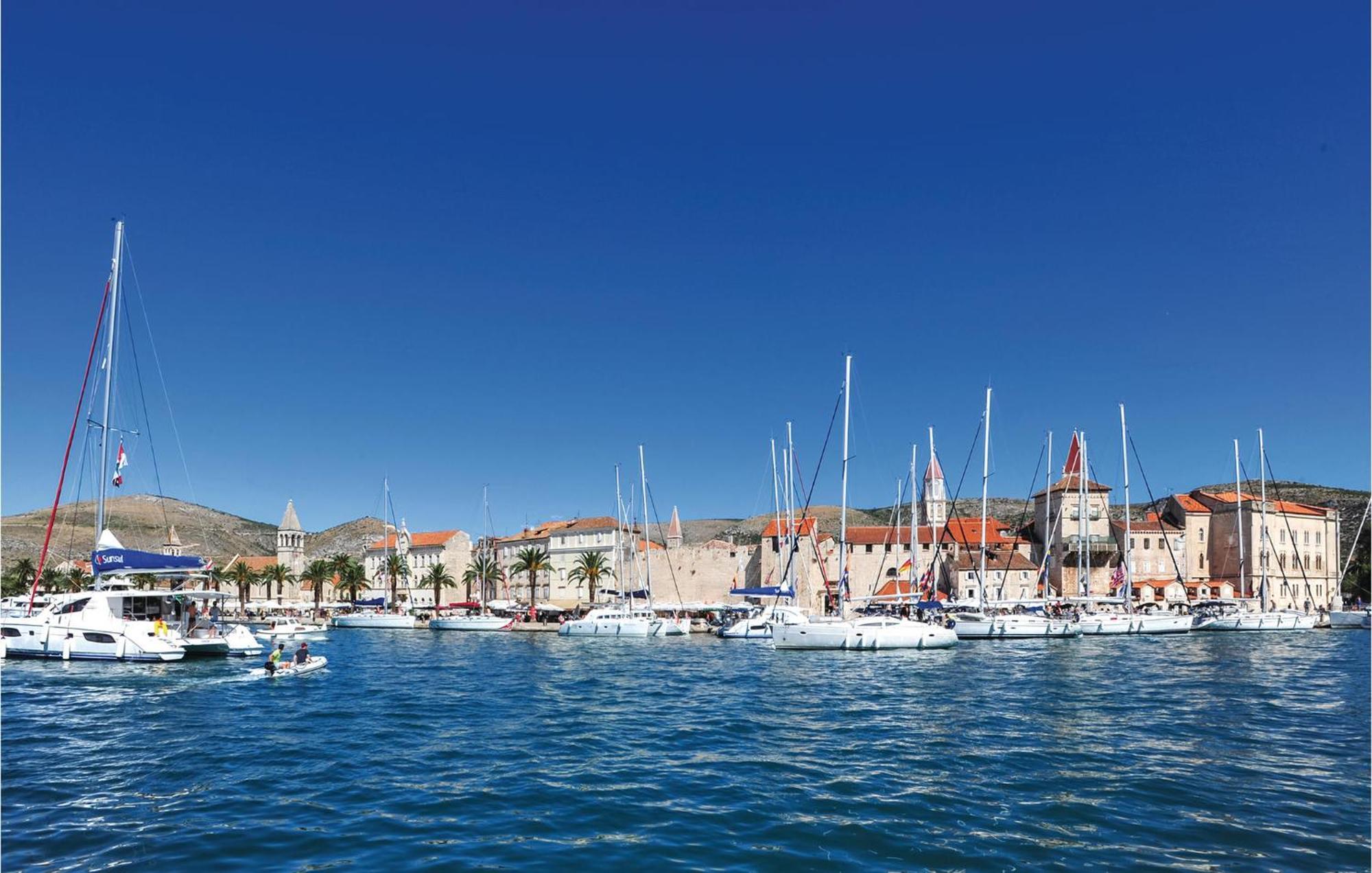 Amazing Apartment In Saldun With Wifi Trogir Zewnętrze zdjęcie
