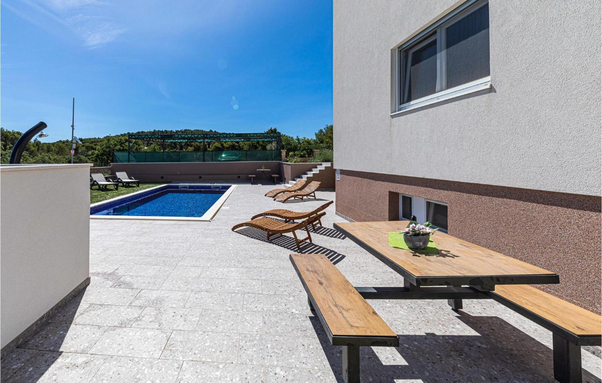 Amazing Apartment In Saldun With Wifi Trogir Zewnętrze zdjęcie